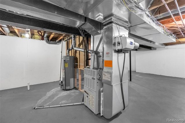 4392 Gateway Circle, West Bloomfield, MI 48322