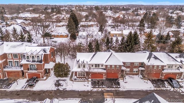 4392 Gateway Circle, West Bloomfield, MI 48322