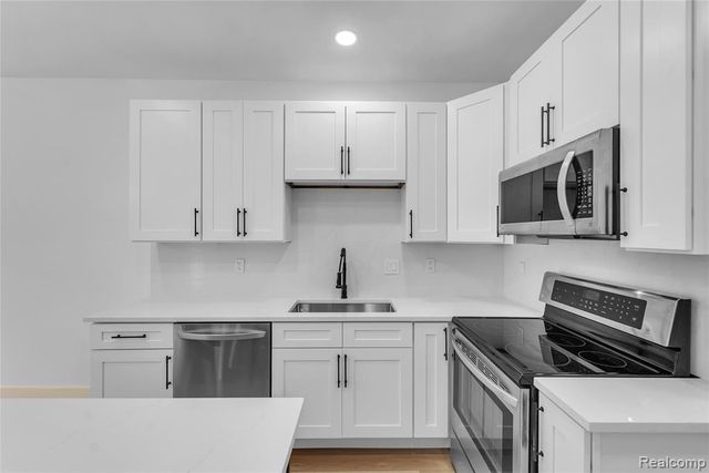 4392 Gateway Circle, West Bloomfield, MI 48322