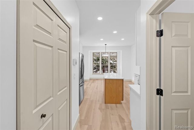 4392 Gateway Circle, West Bloomfield, MI 48322