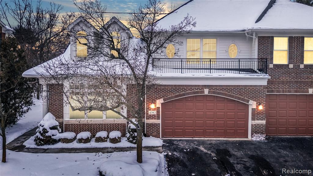 4392 Gateway Circle, West Bloomfield, MI 48322
