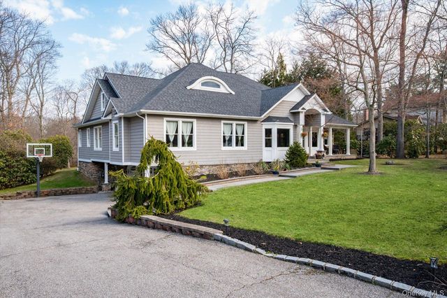 7 Riga Lane, Melville, NY 11747
