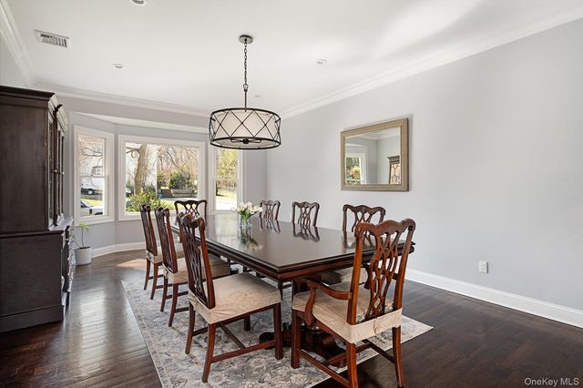 7 Riga Lane, Melville, NY 11747