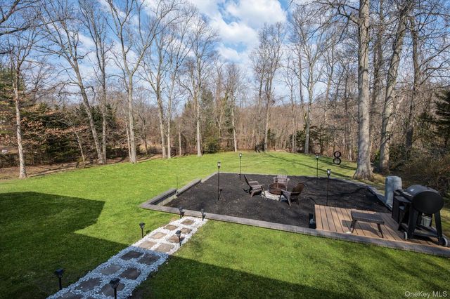 7 Riga Lane, Melville, NY 11747