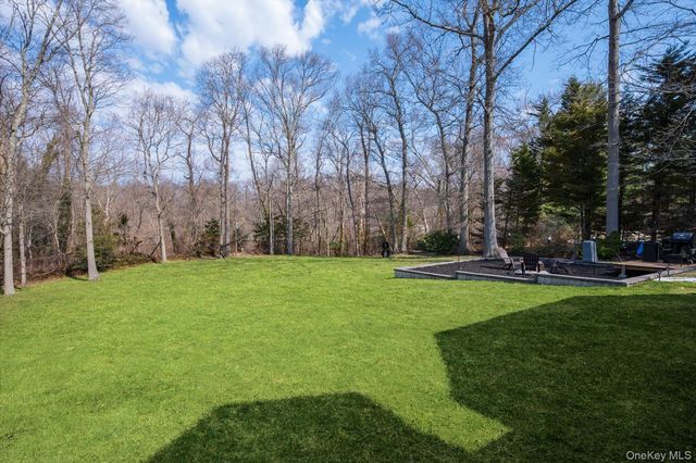 7 Riga Lane, Melville, NY 11747