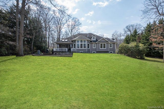 7 Riga Lane, Melville, NY 11747
