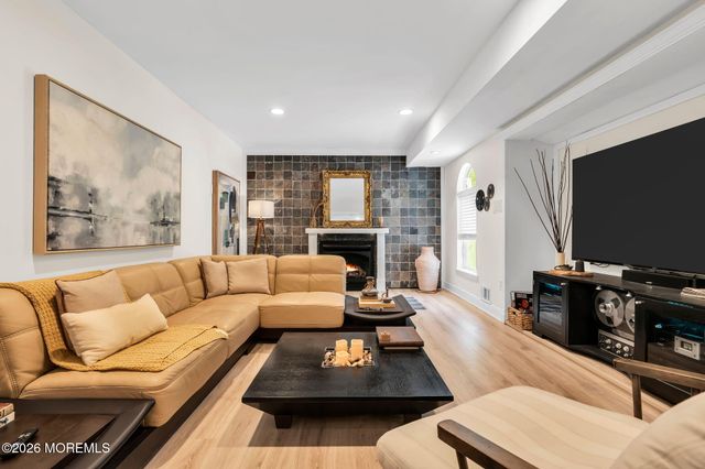 28 Devon Drive, Manalapan, NJ 07726