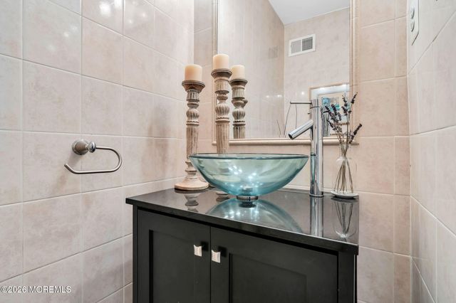 28 Devon Drive, Manalapan, NJ 07726