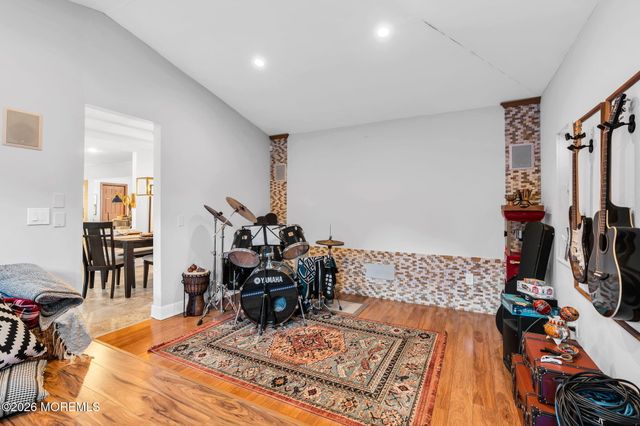 28 Devon Drive, Manalapan, NJ 07726