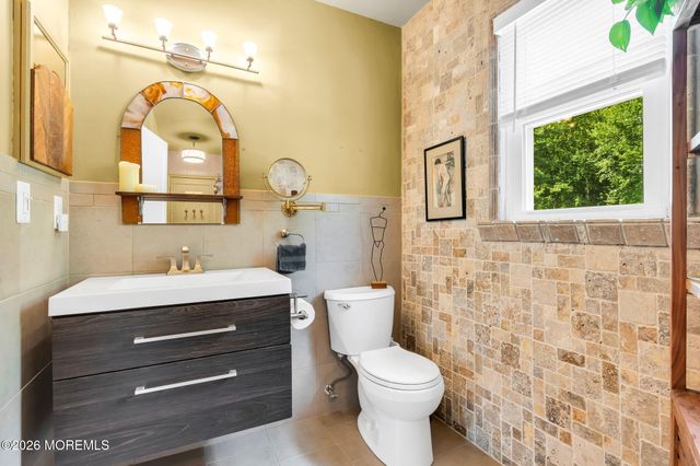 28 Devon Drive, Manalapan, NJ 07726