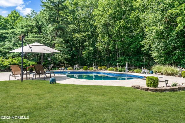 28 Devon Drive, Manalapan, NJ 07726
