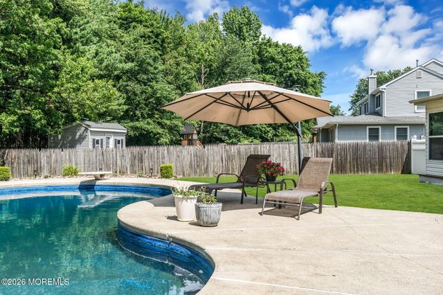 28 Devon Drive, Manalapan, NJ 07726