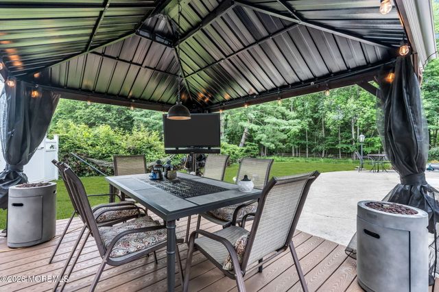 28 Devon Drive, Manalapan, NJ 07726