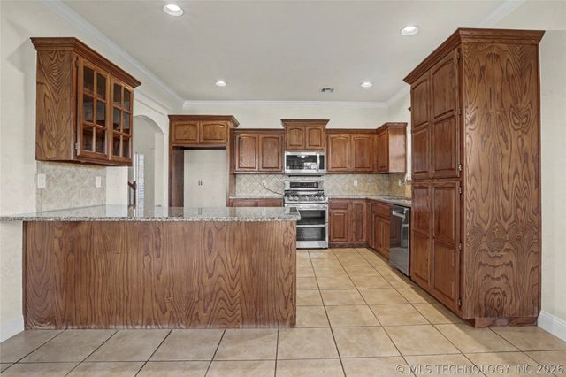 12525 Longhorn Court, Glenpool, OK 74033