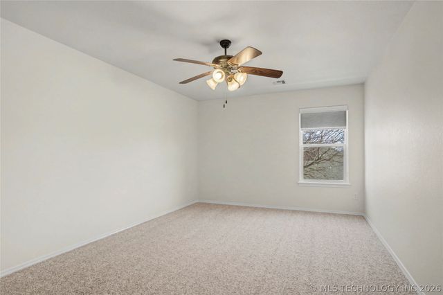 12525 Longhorn Court, Glenpool, OK 74033