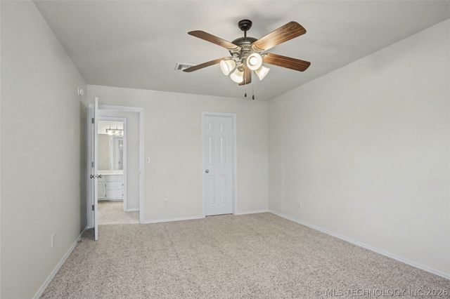 12525 Longhorn Court, Glenpool, OK 74033