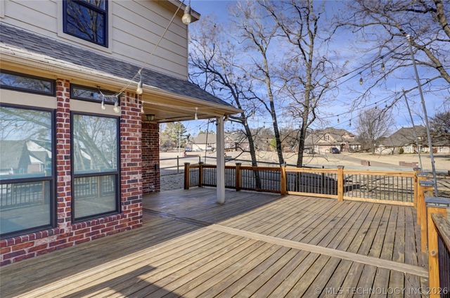 12525 Longhorn Court, Glenpool, OK 74033