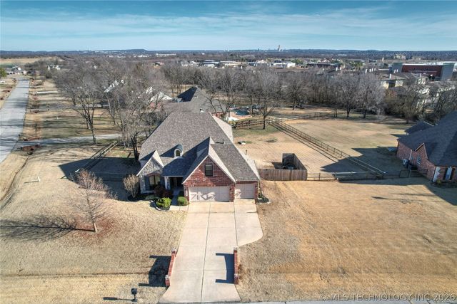 12525 Longhorn Court, Glenpool, OK 74033