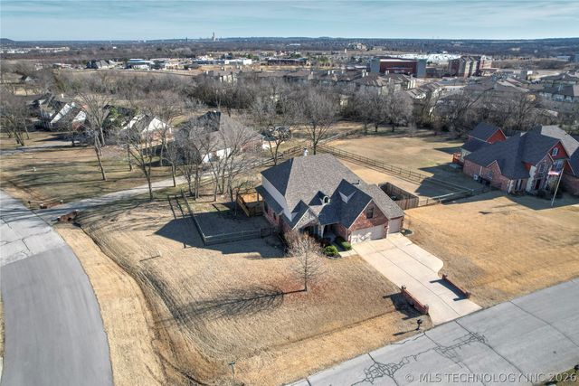 12525 Longhorn Court, Glenpool, OK 74033