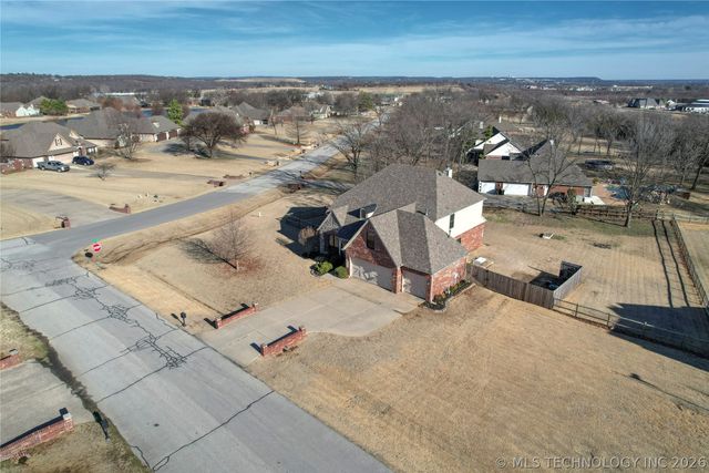 12525 Longhorn Court, Glenpool, OK 74033