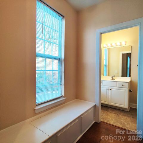 6956 Park Place Drive, Charlotte, NC 28262