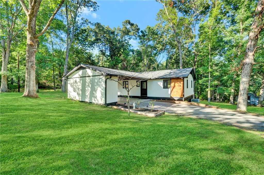 237 Earle Road, Central, SC 29630