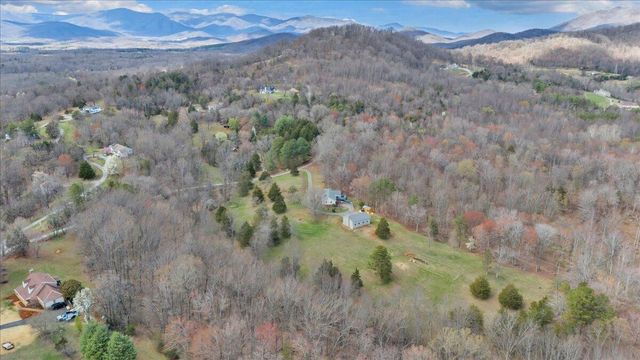 103 Glenn Haven TER, Goode, VA 24556