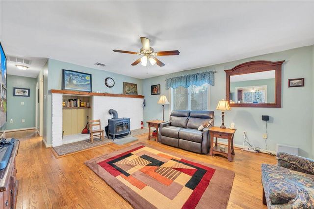 103 Glenn Haven TER, Goode, VA 24556