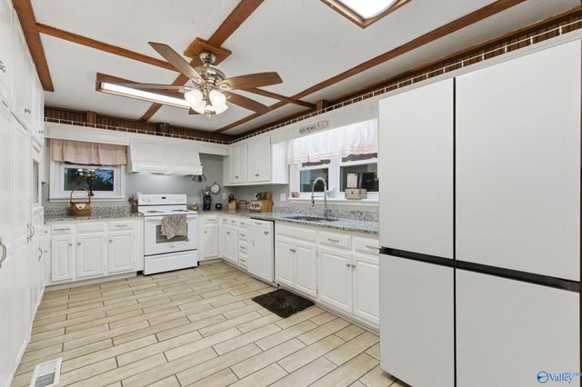 286 County Road 1241, Vinemont, AL 35179