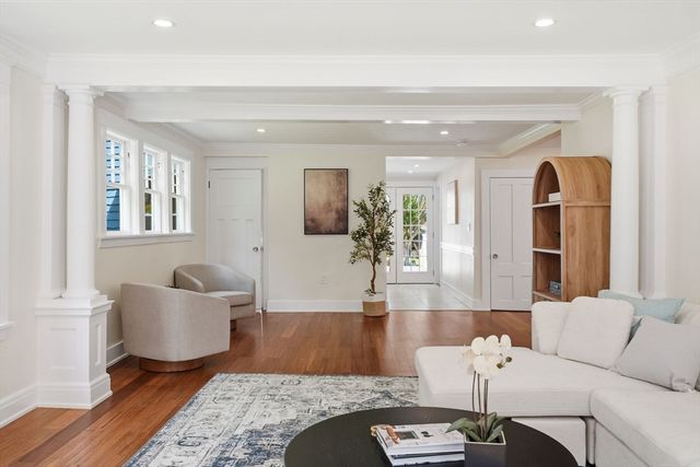 8 Pemberton Rd, Wayland, MA 01778