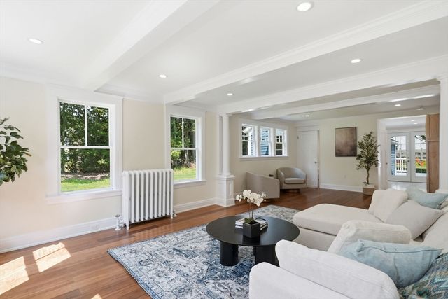 8 Pemberton Rd, Wayland, MA 01778