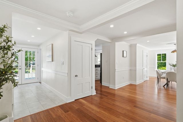 8 Pemberton Rd, Wayland, MA 01778