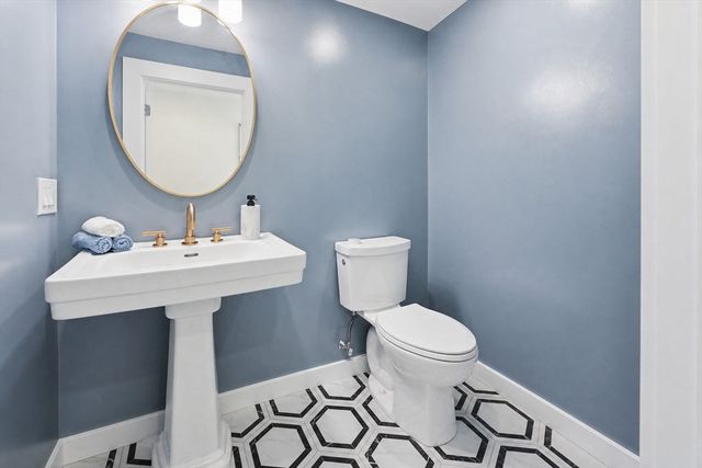 8 Pemberton Rd, Wayland, MA 01778