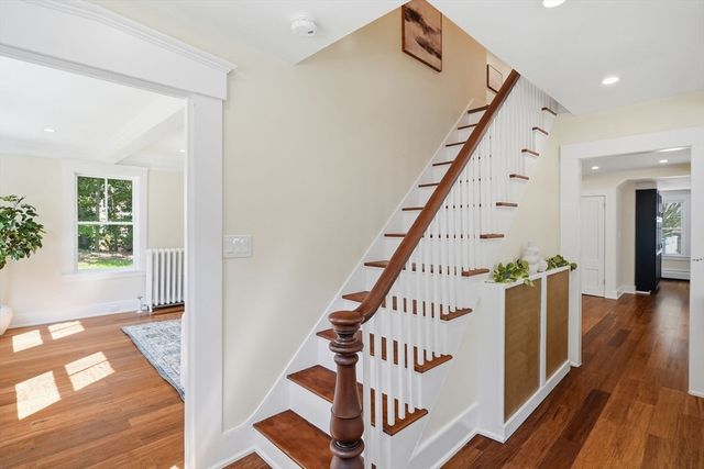 8 Pemberton Rd, Wayland, MA 01778