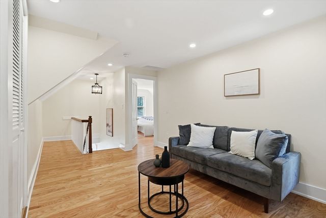 8 Pemberton Rd, Wayland, MA 01778