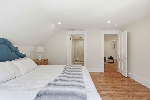 8 Pemberton Rd, Wayland, MA 01778