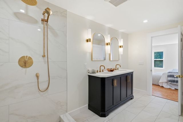 8 Pemberton Rd, Wayland, MA 01778