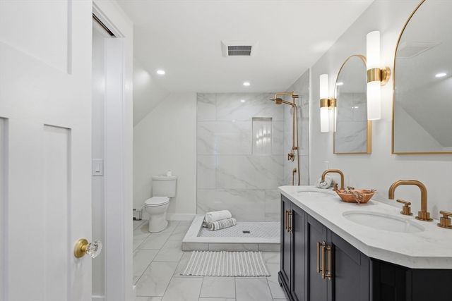 8 Pemberton Rd, Wayland, MA 01778