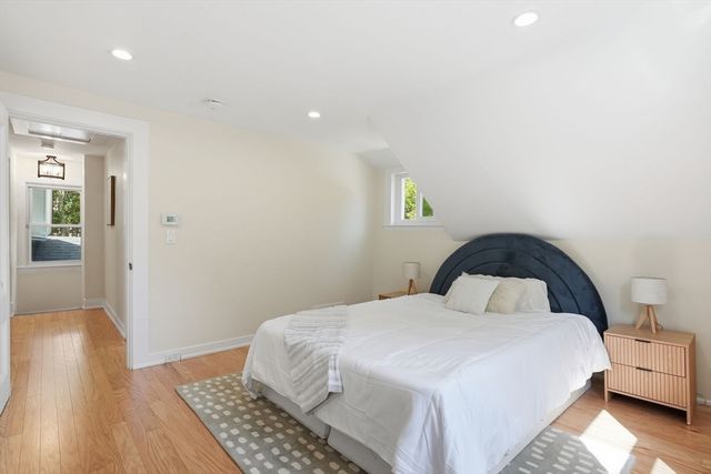 8 Pemberton Rd, Wayland, MA 01778