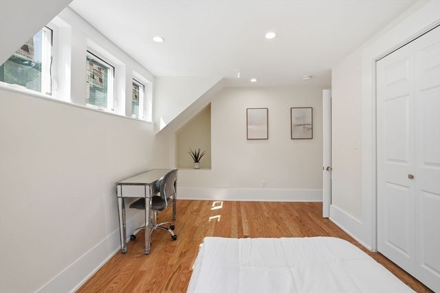 8 Pemberton Rd, Wayland, MA 01778