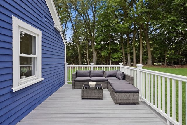 8 Pemberton Rd, Wayland, MA 01778