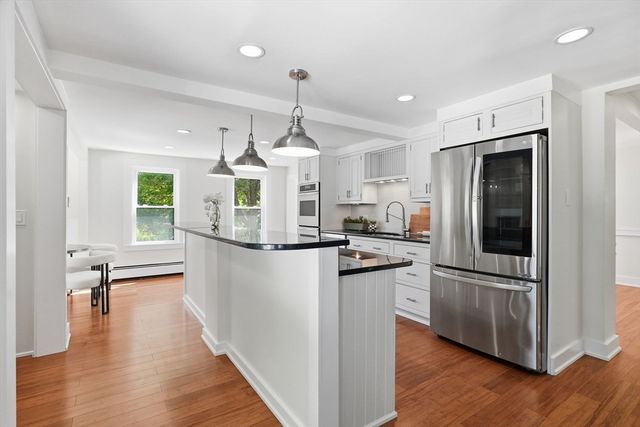 8 Pemberton Rd, Wayland, MA 01778
