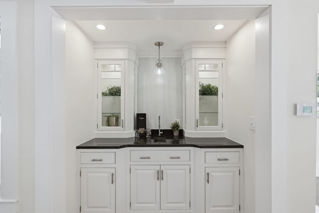 8 Pemberton Rd, Wayland, MA 01778