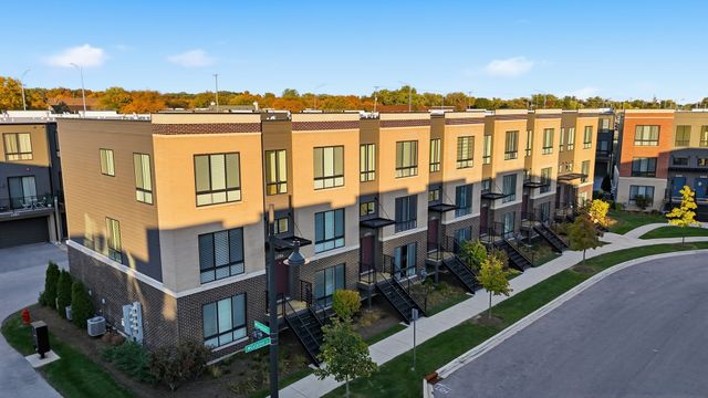 1300 Catalina Court, Schaumburg, IL 60173
