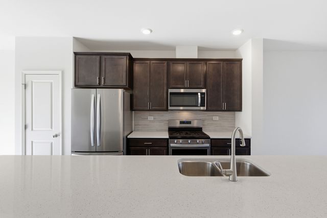 1300 Catalina Court, Schaumburg, IL 60173