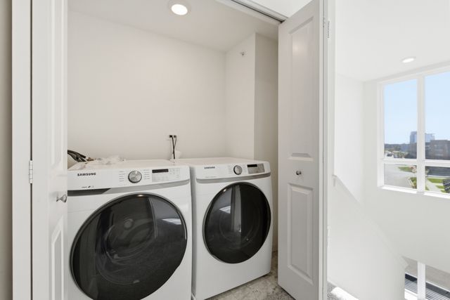1300 Catalina Court, Schaumburg, IL 60173