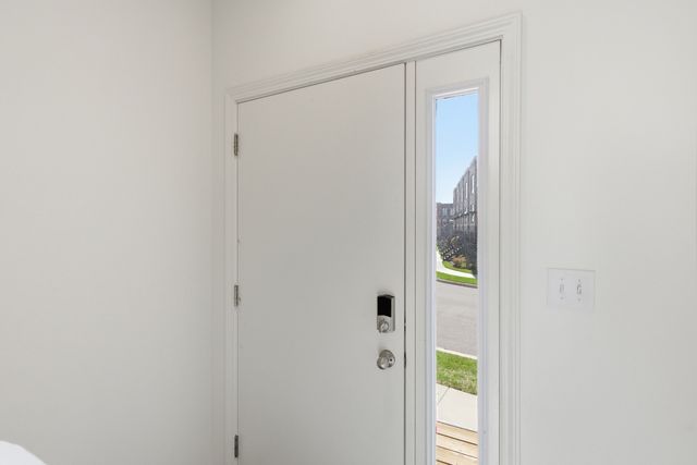 1300 Catalina Court, Schaumburg, IL 60173