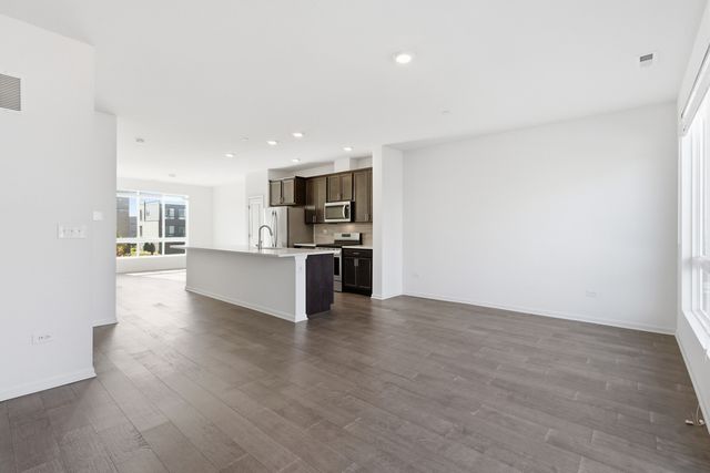 1300 Catalina Court, Schaumburg, IL 60173
