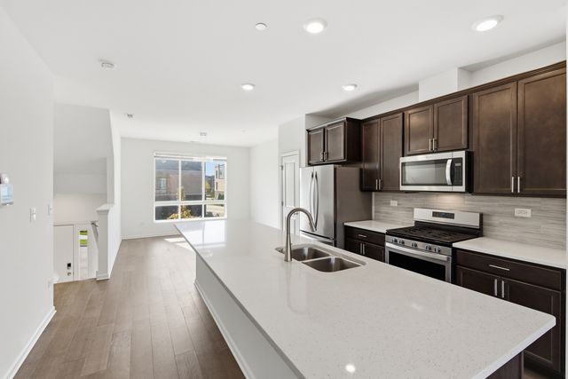 1300 Catalina Court, Schaumburg, IL 60173
