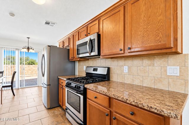 11531 FLOR LIATRIS Drive, Socorro, TX 79927